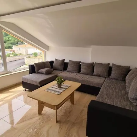 Josip Apartment *